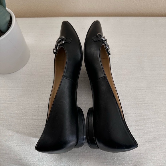 Naturalizer Bobby Black Faux Leather Chain Charm Pointy Flats Women’s 7.5M - Picture 10 of 13